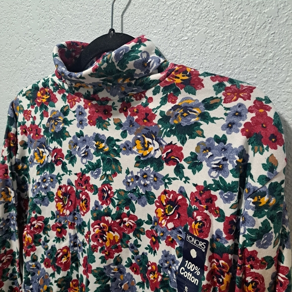Vintage Honors Floral Turtleneck Top - Picture 3 of 6